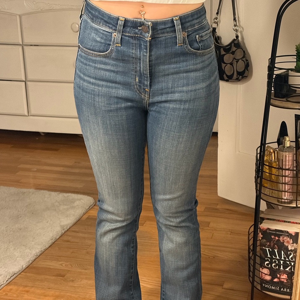 Levi’s Women’s High Rise straight Jeans dark wash Denim